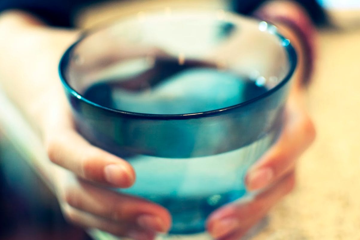 can a bowl of water humidify a room?